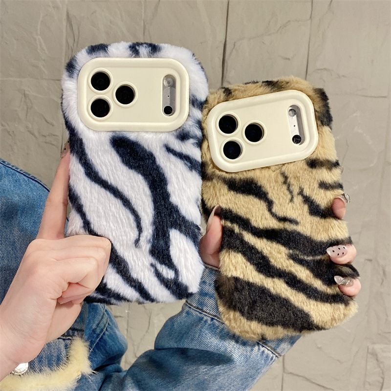 豪華なゼブラ柄ふわふわプラッシュスマホケース iPhone  - Apple Iphone 15 Pro Max のレビューと価格